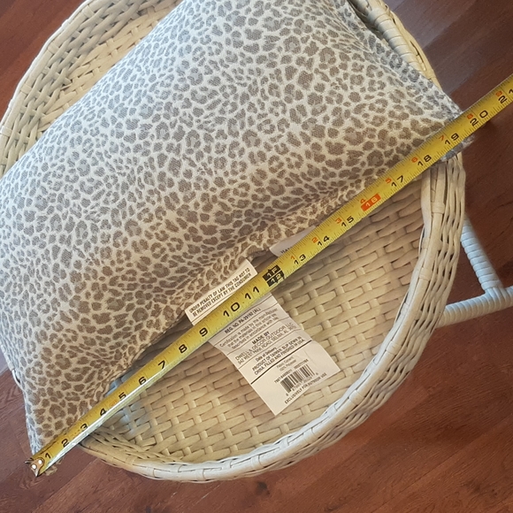 Hampton Bay Gray & Cream Animal Print Outdoor Patio Accent Pillow, NWT - Picture 7 of 8